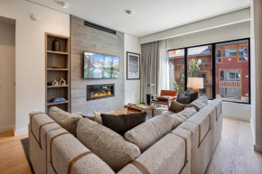 Luxury Ski-in/Ski-out 2BR Condo, Canyons Village, Rooftop Pool, Onsite Dining